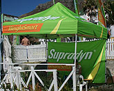 Zelt (small) mit einer bedruckten Rückwand beim Supradyn Beach Volleyball Turnier