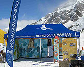 Zelt (Large) mit bedruckten Seiten- und Rückwänden für Skischule in den französischen Alpen